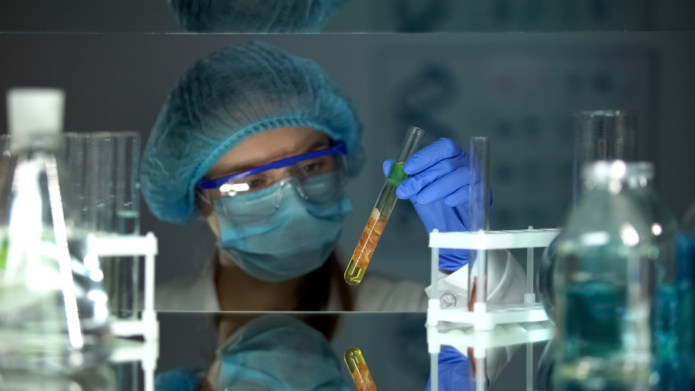 Face au nouveau variant Omicron, la radicalité des décisions fait peur. /crédit DepositPhoto Face au nouveau variant Omicron, la radicalité des décisions fait peur. /crédit DepositPhoto