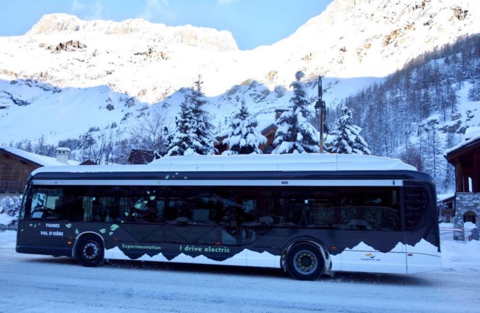 A l’occasion du Critérium de la Première Neige, la Compagnie des Alpes teste une navette électrique à Val d’Isère et Tignes  dans le cadre de la démarche « mobilité douce » initiée par les collectivités - DR A l’occasion du Critérium de la Première Neige, la Compagnie des Alpes teste une navette électrique à Val d’Isère et Tignes  dans le cadre de la démarche « mobilité douce » initiée par les collectivités - DR