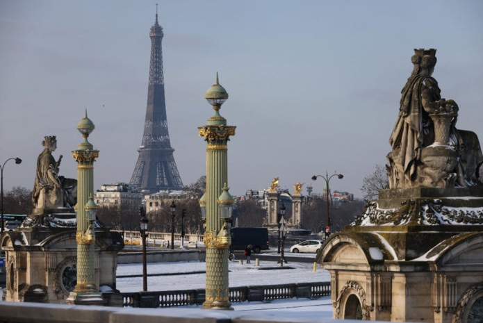 Avec ses 7 millions de visiteurs annuels hors coronavirus, la tour Eiffel est le monument payant le plus visité au monde. Le tourisme français représente une partie importante du soft power du pays. Thomas Coex/AFP