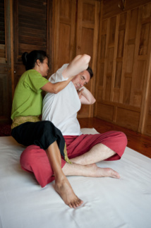 Traditionnellement, les femmes se font masser par un homme et les hommes par une femme. Une histoire de Yin et de Yang. ©DR
