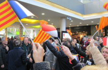 Des drapeaux français et catalans pour accueillir le TGV inaugural Barcelone Paris. DR Des drapeaux français et catalans pour accueillir le TGV inaugural Barcelone Paris. DR