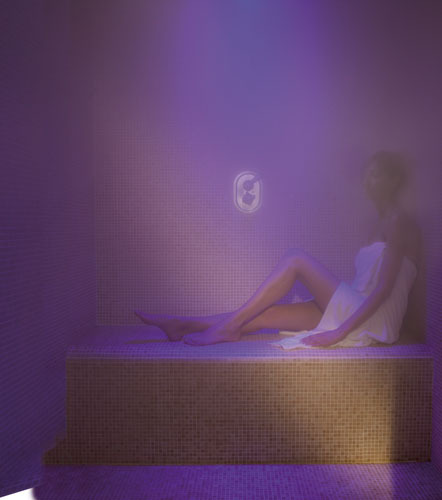 Au Savoy Florence, les suites Brunelleschi et  Signoria disposent d’un bain turc privé avec chromothérapie et aromathérapie qui se transforment en  « Suites Spa Carita » privée le temps d'un traitement. ©DR