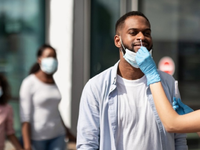 En Irlande, l'obligation de présenter le résultat négatif d'un test est suspendue pour les vaccinés - Depositphotos.com, Milkos