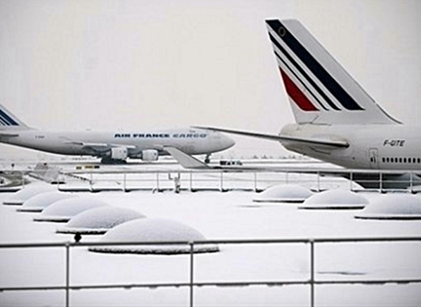 Le texte actuel du Règlement CE 261/2004 prévoit des mesures d'assistance aux passagers mais pas de compensations. Cependant, la jurisprudence européenne reconnait depuis plusieurs années le droit desdits passagers à réclamer une compensation équivalente à celle proposée en cas d'annulation du vol si le retard est de plus de 3 heures. /photo dr Le texte actuel du Règlement CE 261/2004 prévoit des mesures d'assistance aux passagers mais pas de compensations. Cependant, la jurisprudence européenne reconnait depuis plusieurs années le droit desdits passagers à réclamer une compensation équivalente à celle proposée en cas d'annulation du vol si le retard est de plus de 3 heures. /photo dr