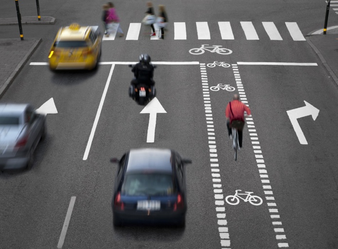 Fondamentales pour le secteur touristique, les mobilités devraient prendre un coup de jeune plutôt en se coulant dans les moules du passé (train de nuit, vélo, marche à pied), la technologie en plus - DR : DepositPhotos.com, PinkBadger