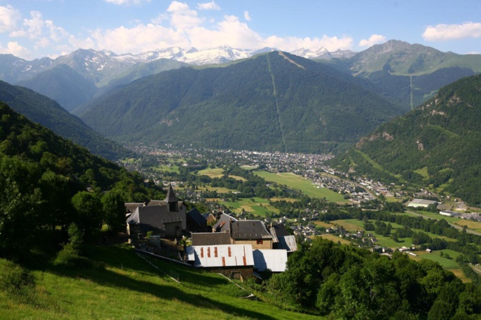 Les maires des stations classées portent le lourd fardeau du développement touristique national. Ici, Bagnères-de-Luchon, au cœur des Pyrénées - DR : ANETT