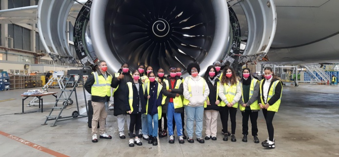 Les collégiennes de l'établissement Jean Lurçat de Saint Denis (93) et leur professeur Les collégiennes de l'établissement Jean Lurçat de Saint Denis (93) et leur professeur