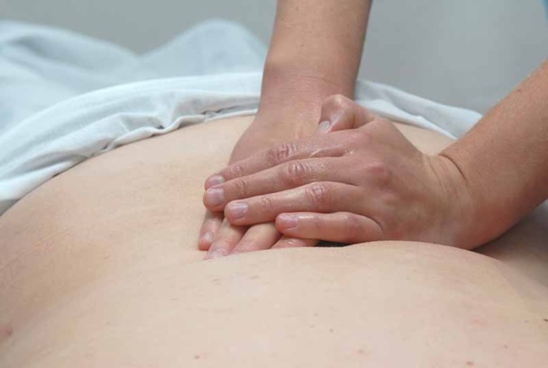La massothérapie est une thérapie naturelle qui fait appel au toucher et à une panoplie de techniques visant à agir sur des zones stratégiques du corps - DR : Fotolia La massothérapie est une thérapie naturelle qui fait appel au toucher et à une panoplie de techniques visant à agir sur des zones stratégiques du corps - DR : Fotolia