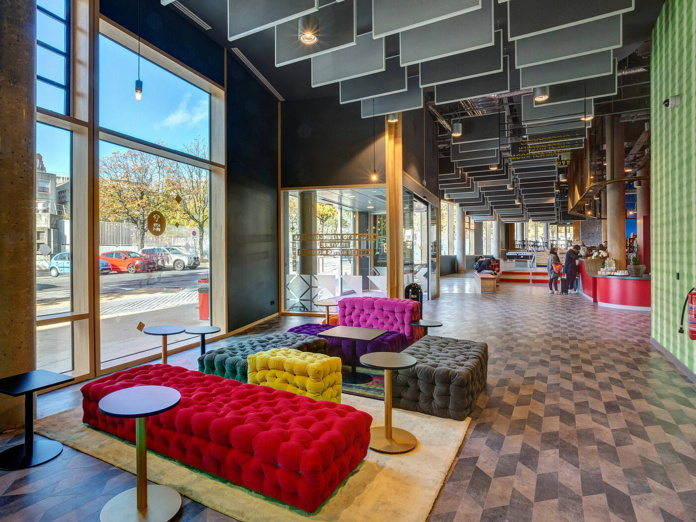 Hall d'accueil du Meininger Paris Porte de Vincennes (© Meininger) Hall d'accueil du Meininger Paris Porte de Vincennes (© Meininger)