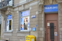 Une agence de voyages à Metz aux couleurs de Travelski.