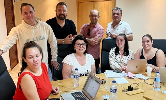 Toute l'équipe au boulot dans la salle de Rédaction... /crédit DR Toute l'équipe au boulot dans la salle de Rédaction... /crédit DR