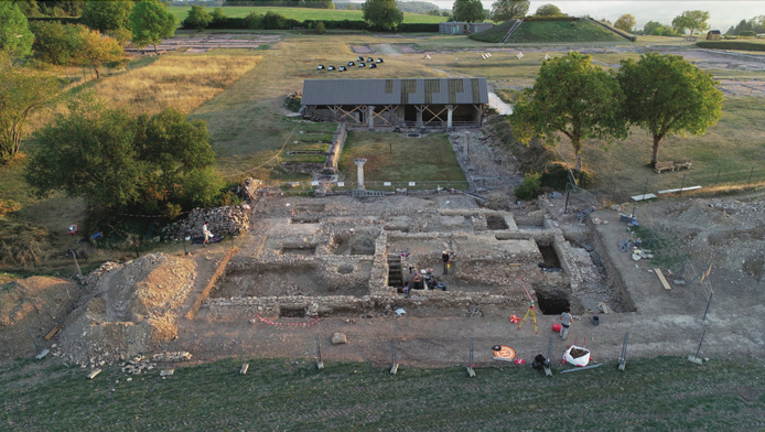 Fouilles actuelles sur le monument à la gloire d'Ucetis (©MPA Alesia) Fouilles actuelles sur le monument à la gloire d'Ucetis (©MPA Alesia)