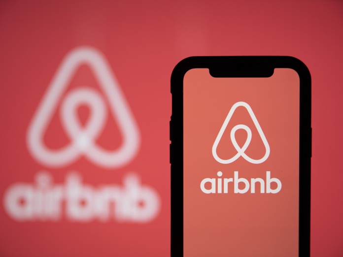 "2021 est la meilleure année de l'histoire d'Airbnb," selon son PDG Brian Chesky - Depositphotos @InkDropCreative