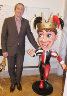 Denis Zanon et la mascotte du Carnaval de Nice - DR Denis Zanon et la mascotte du Carnaval de Nice - DR