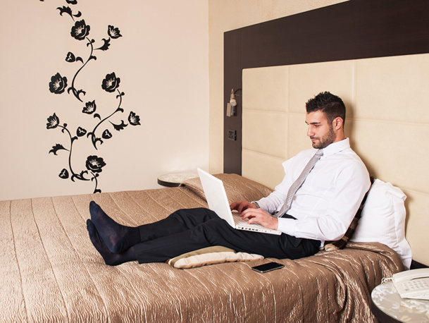 La Roumanie dispose, grâce à ses hôteliers malins, d'une plus grande offre internet dans ses hébergements que le Canada, les Pays Bas, la Slovénie, la Serbie… et enfin la France ! © pio3 - Fotolia.com La Roumanie dispose, grâce à ses hôteliers malins, d'une plus grande offre internet dans ses hébergements que le Canada, les Pays Bas, la Slovénie, la Serbie… et enfin la France ! © pio3 - Fotolia.com