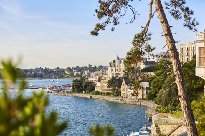 Villas à Dinard Promenade du Clair de Lune(©Dinard Tourisme) Villas à Dinard Promenade du Clair de Lune(©Dinard Tourisme)