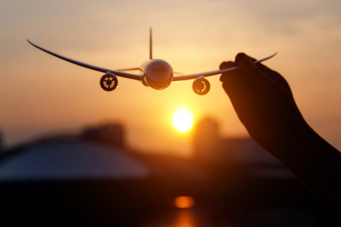 La trajectoire du rétablissement du nombre de passagers après la COVID-19 n’a pas été influencée par le variant Omicron. Les gens veulent voyager. Et lorsqu’on lève les restrictions de voyage, les gens reprennent l’avion - Depositphotos.com Auteur 9parusnikov La trajectoire du rétablissement du nombre de passagers après la COVID-19 n’a pas été influencée par le variant Omicron. Les gens veulent voyager. Et lorsqu’on lève les restrictions de voyage, les gens reprennent l’avion - Depositphotos.com Auteur 9parusnikov