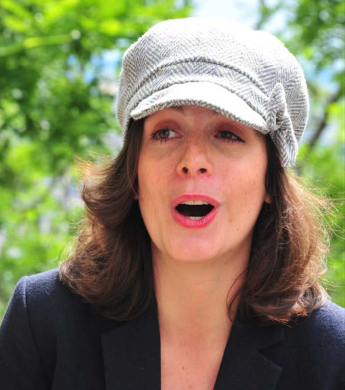 Anne-Sophie Guerrier, guide et chanteuse professionnelle (©V. Guerrier) Anne-Sophie Guerrier, guide et chanteuse professionnelle (©V. Guerrier)