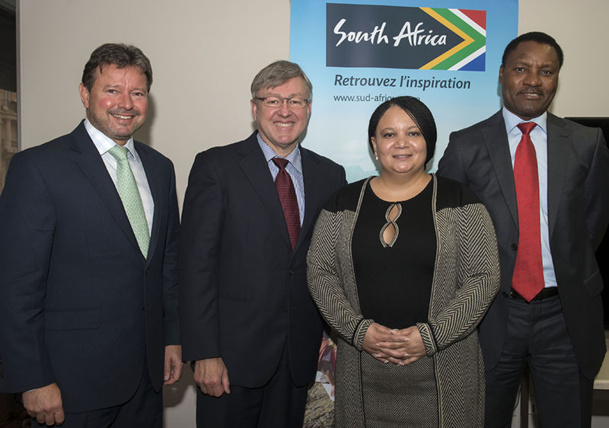 De gauche à droite : Franck Kilbourn, Président du CA de South African Tourism, Marthinus van Schalkwyk, le Ministre sud-africain du Tourisme, Linda Sangaret, directrice de l’OT à Paris, et Thulani Nzima, Pdg de South African Tourism - DR