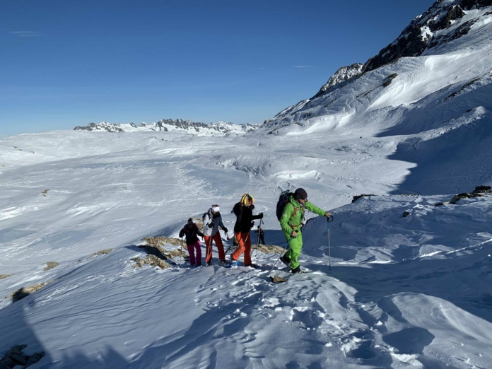 Sortie en raquettes guidée à l'Alpe d'Huez (©Alpes d'Huez Tourisme)