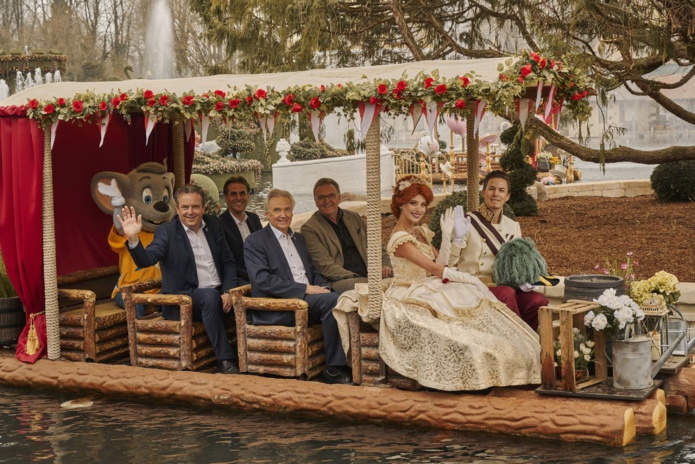 La famille Mack, propriétaire d'Europa-Park, teste la nouvelle attraction autrichienne (©Europa-Park) La famille Mack, propriétaire d'Europa-Park, teste la nouvelle attraction autrichienne (©Europa-Park)