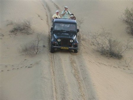 Soirée en 4x4 dans les dunes du Thar - photo F. Villano Soirée en 4x4 dans les dunes du Thar - photo F. Villano
