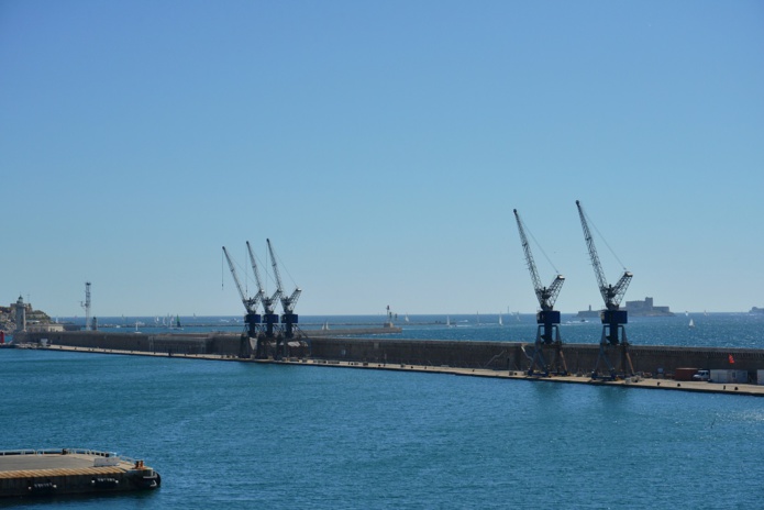 L'Ambassade de France au Maroc informe qu'un ferry au départ du Maroc effectuera la traversée Tanger Med-Marseille le samedi 26 mars 2022 - Depositphotos.com Auteur PantherMediaSeller