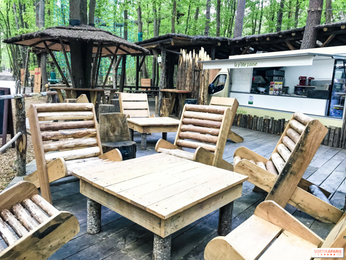 L'espace restauration a été repensé avec une vaste terrasse (©Aventure Floréval) L'espace restauration a été repensé avec une vaste terrasse (©Aventure Floréval)