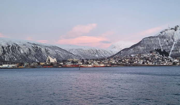 Over Tromsø, taubanen til Storsteinen (420m) og Ishavskatedralen - DR: AB