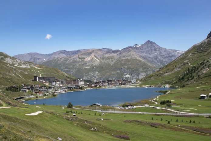 Le village de Tignes dans son splendide écrin /crédit DepositPhoto