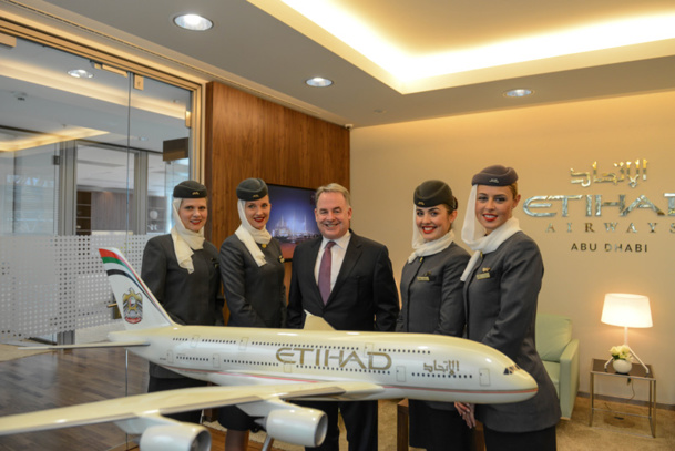 James Hogan, President et Chief Executive Officer d'Etihad Airways aura mis la main sur le marché italien et sa compagnie de référence, réorienté les opérations du deuxième transporteur allemand, contrôlé entièrement une compagnie régionale située au centre de l’Europe, passé des accords de partenariat, qui ne sont peut-être qu’une première étape vers une prise de participation avec le deuxième groupe Européen : Air France/KLM et ouvert une énorme brèche dans le marché indien avec l’entrée au capital de Jet Airways. - DR