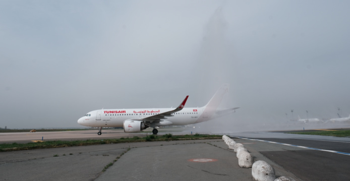 Le "water salute" de l'A320neo de Tunisair à Orly © Nicolas Nédellec Le "water salute" de l'A320neo de Tunisair à Orly © Nicolas Nédellec