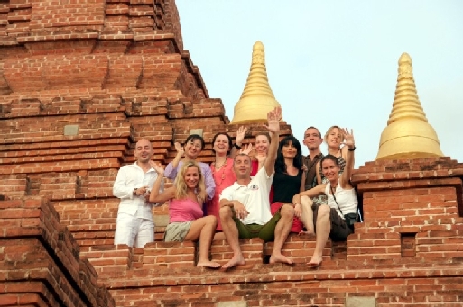 (cliquer pour agrandir) L'équipe du voyage de formation Asia, liste en dessous