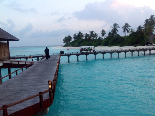 Au cœur du Noonu Atoll, à moins d’une heure d’hydravion de Malé, le resort dispose de 221 villas face à la mer, dont 70 sur pilotis - DR : JDL