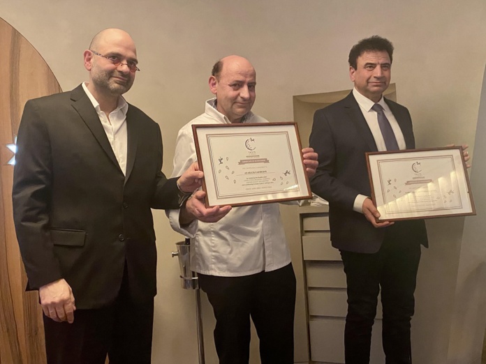 Les frères Mavrommatis, honorés pour leur 40 ans de présence en France. Les frères Mavrommatis, honorés pour leur 40 ans de présence en France.