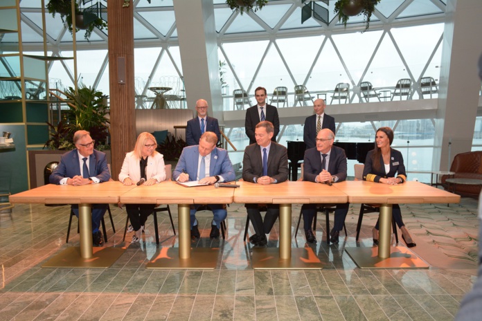 Celebrity Cruises a pris livraison de Celebrity Beyond à l'occasion d'une grande cérémonie - @Celebrity Cruises Celebrity Cruises a pris livraison de Celebrity Beyond à l'occasion d'une grande cérémonie - @Celebrity Cruises