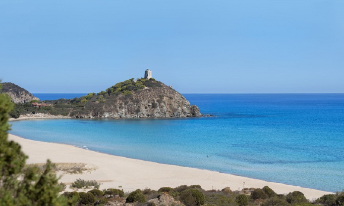 La vue sur la plage depuis le luxueux Conrad Chia Laguna Sardinia - @Hilton