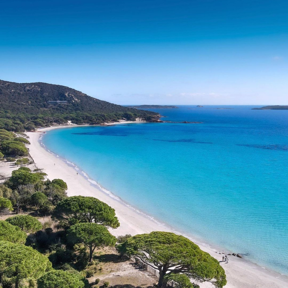 Palombaggia, Corse - Instagram © @manue2a_corsica Palombaggia, Corse - Instagram © @manue2a_corsica