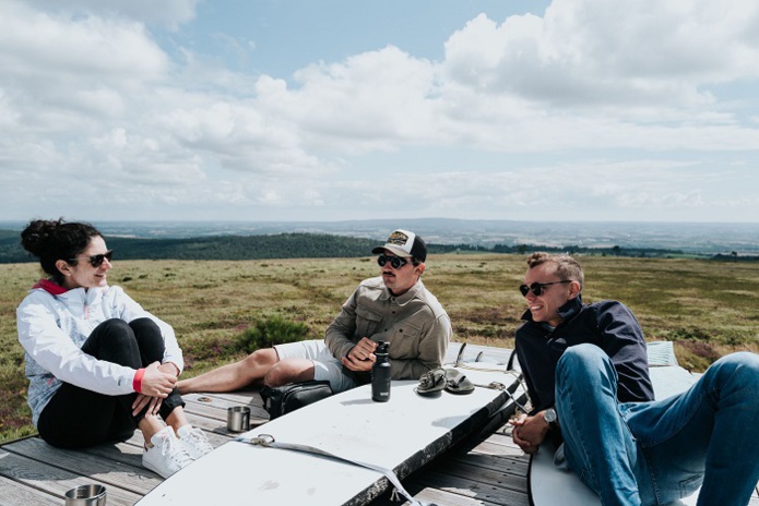 The Commodore Hostel : des voyages itinérants dans un bus pour surfers The Commodore Hostel : des voyages itinérants dans un bus pour surfers