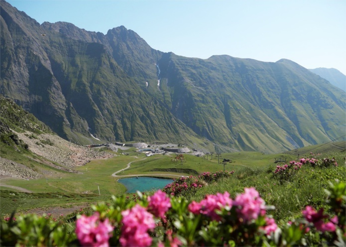 Une station de haute altitude encastrée dans la montagne pyrénéenne (©Piau Engaly)