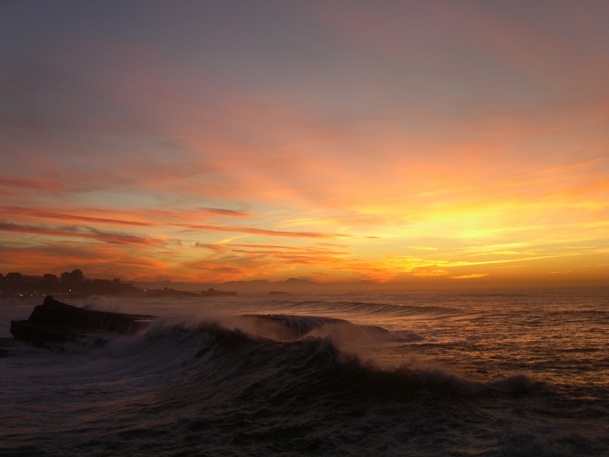 Des vagues, parfois très hautes et très puissantes, ont déferlé sur la côte Atlantique dans la nuit de lundi à mardi - DR : © alesflex - Fotolia.com