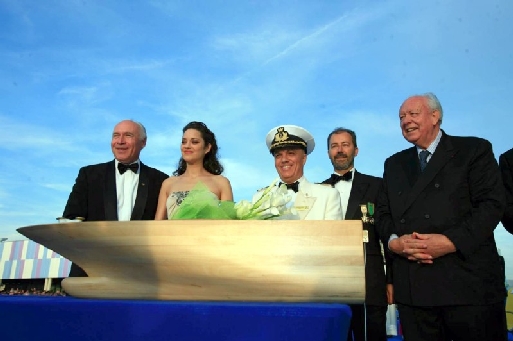 (cliquer pour agrandir) - A dte Pier Luigi Foschi, PDG en compagnie de Marion Cotillard, du Commandant et de J.-C. Gaudin, sénateur-maire de Marseille (cliquer pour agrandir) - A dte Pier Luigi Foschi, PDG en compagnie de Marion Cotillard, du Commandant et de J.-C. Gaudin, sénateur-maire de Marseille