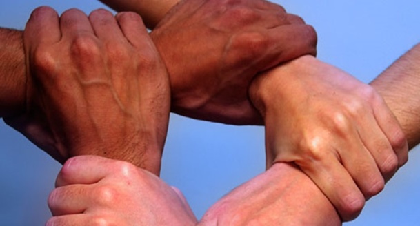 La case de l'Oncle Dom : raciste, moi ? Oui... envers la connerie humaine ! La case de l'Oncle Dom : raciste, moi ? Oui... envers la connerie humaine !