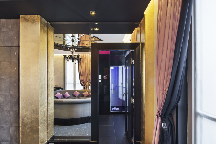 Opera Diamond Paris se dote du hammam musical-douche à chromothérapie