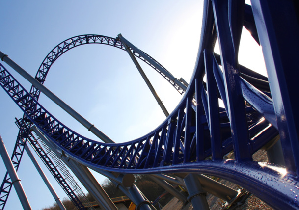 En 2014, nous inaugurons Alpina Blitz, un nouveau méga coaster. Le parcours de 713m est situé à 33 mètres de hauteur et la vitesse de pointe atteint les 100km/h - DR