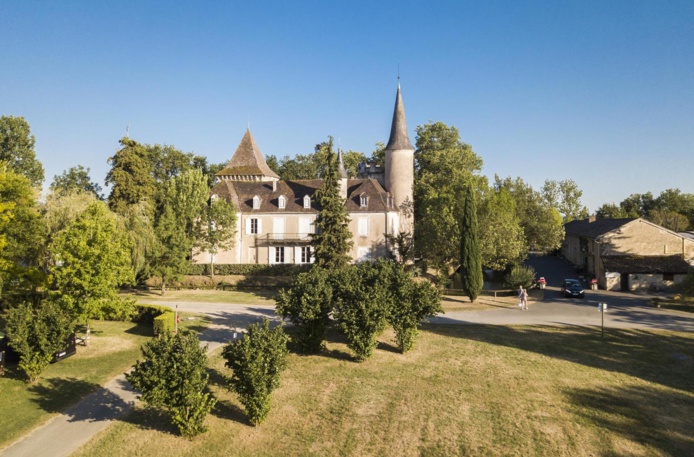 Le site premium du Château de Fontrives en Lot-et-Garonne (©Camping Fontrives)