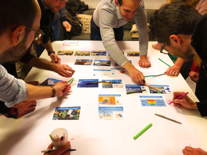 photo : libre de droit - sources : Fresque du Numérique photo : libre de droit - sources : Fresque du Numérique