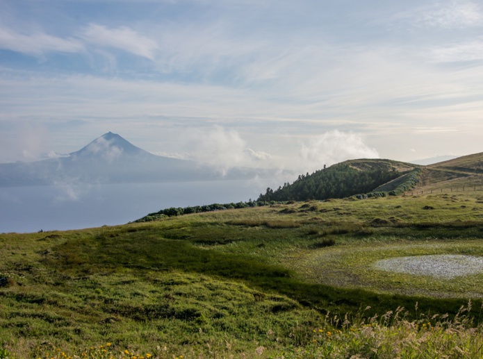 L'île de São Jorge (Açores) au Portugal n'est plus déconseillée, l'activité sismique décroit depuis queqlues jours - Depositphotos @shovag L'île de São Jorge (Açores) au Portugal n'est plus déconseillée, l'activité sismique décroit depuis queqlues jours - Depositphotos @shovag