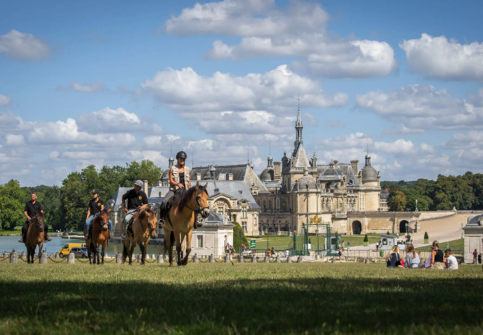 Horse riding around Chantilly Castle (©OT Chantilly)