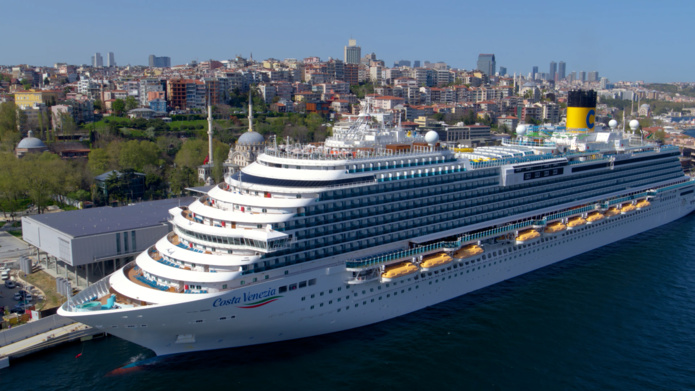 Le Costa Venezia a appareillé hier pour une croisière inaugurale au départ d'Istanbul. Conforté par un terminal croisière flambant neuf à Istanbul, Costa va redéployer son offre.   Pour ce faire, il s'appuie sur l’excellente logistique de transports du pays pour proposer des itinéraires originaux, qui incluent vol+croisière au départ d’Istanbul /photo crédit CC